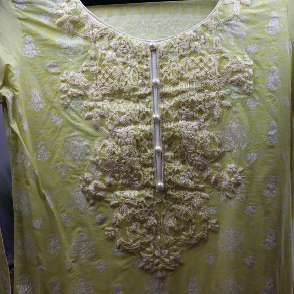 Authentic Kurta with embroidery and lace size ? - Picture 3 of 8